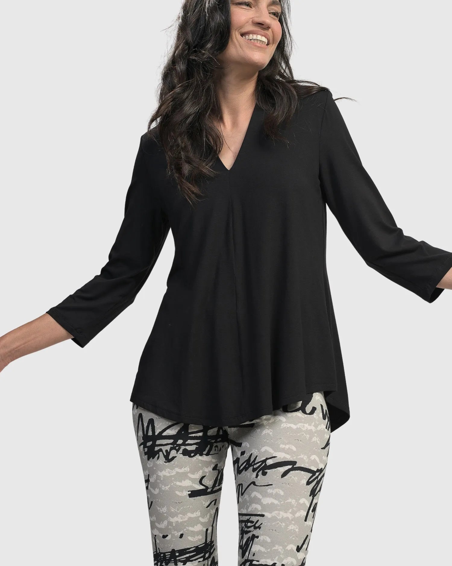 Essential V-neck Top, Black