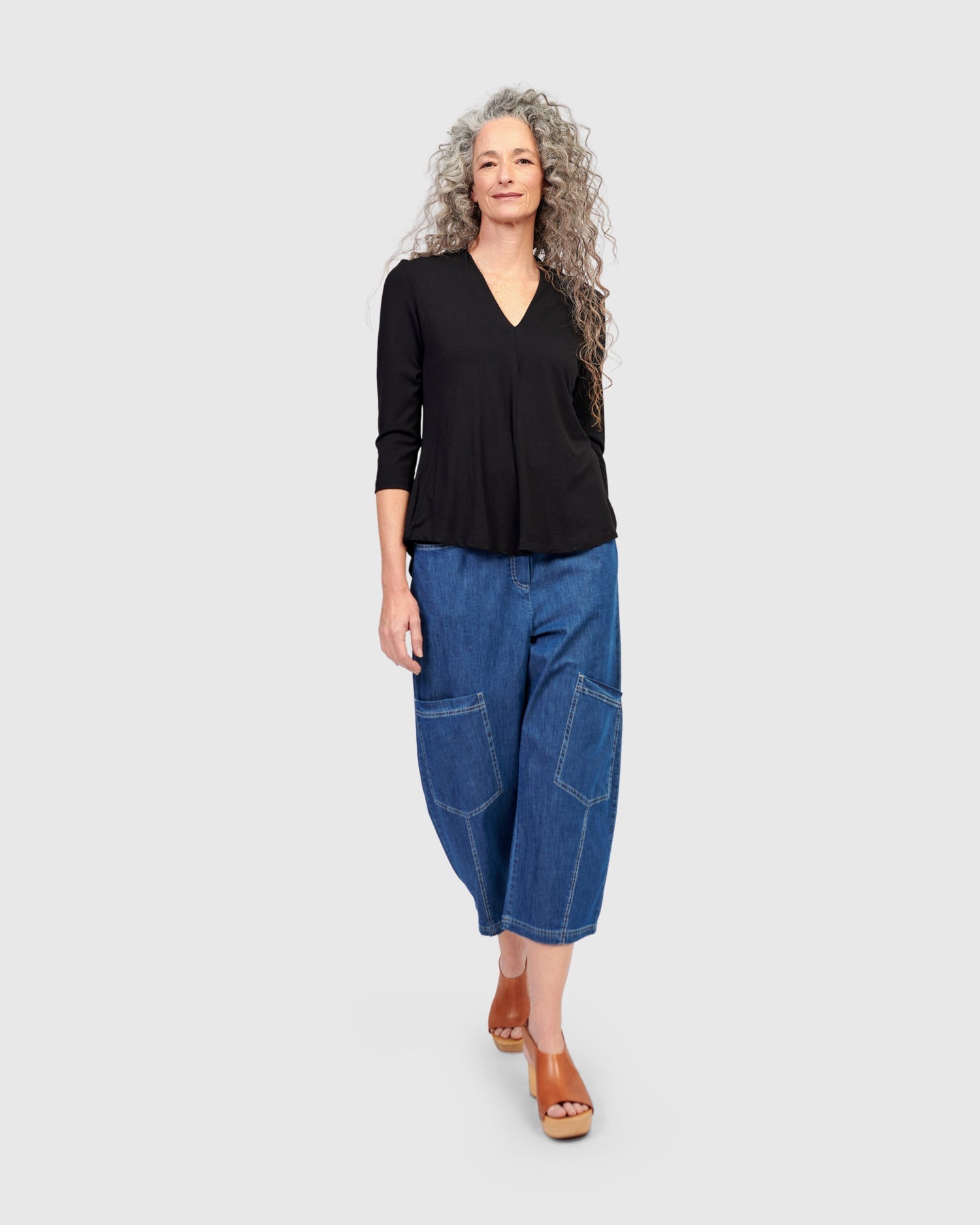 Essential V-neck Top, Black
